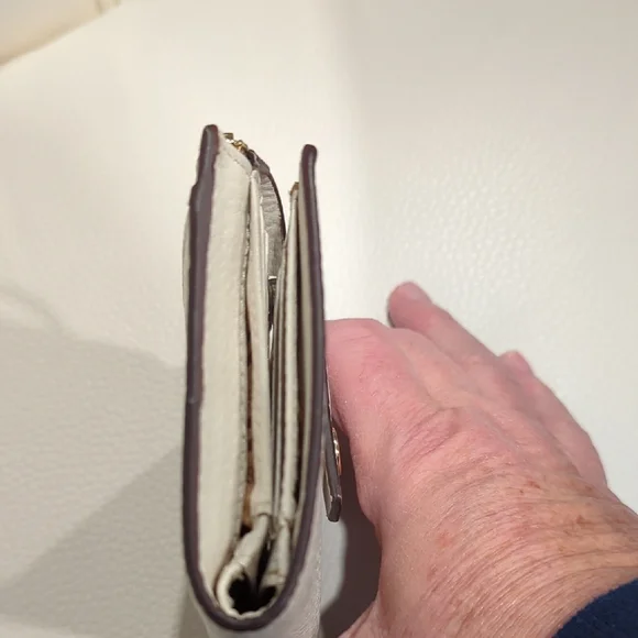 Lodis White Leather Wallet - Picture 9 of 10